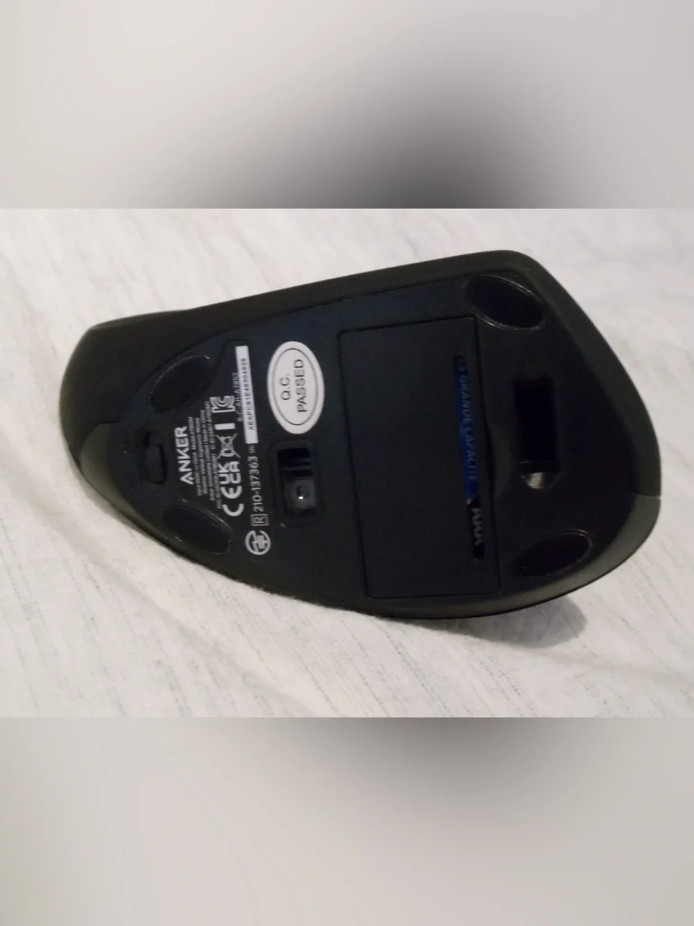 Anker 2.4G Wireless Vertical Ergonomic Mouse Black USB Receiver Included